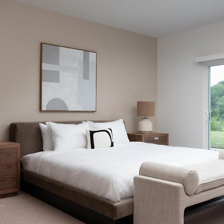 Boardwalk Hotel On Lake Anna By Kasa Mineral Bagian luar foto